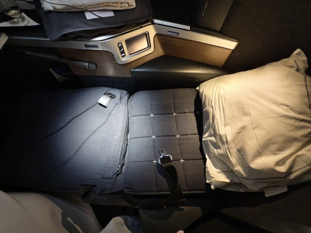 BA A350 Club Suites Bed Gap