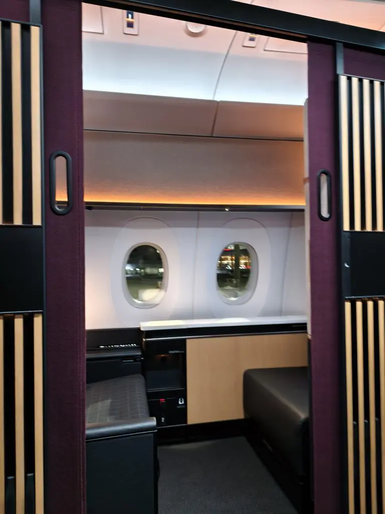 SWISS Senses First Class Doors to 1A