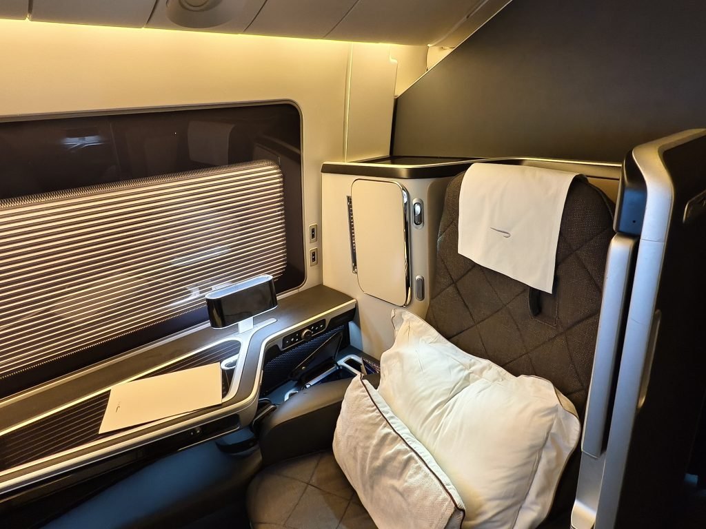 BA 777 First Class Suite 2K Seat & Pillows