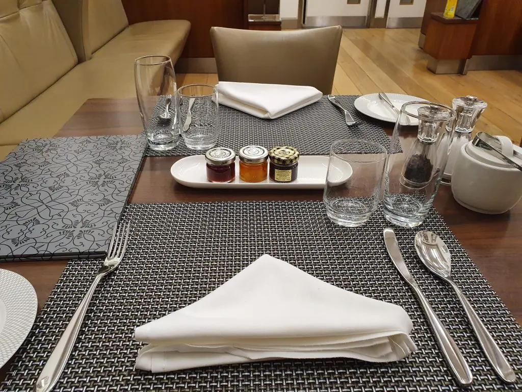 Concorde Breakfast Room Table Setting