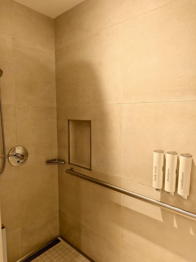 Chelsea Lounge JFK Shower Chelsea Lounge JFK Shower