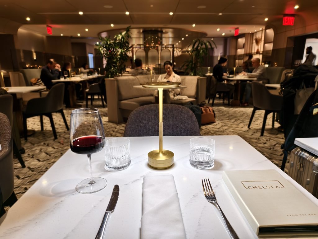 Chelsea Lounge New York Waiter Dining Chelsea Lounge New York Waiter Dining