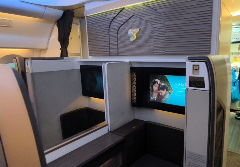 I Flew Oman Air's "First Class" That No Longer Exists. Here's the Truth 6