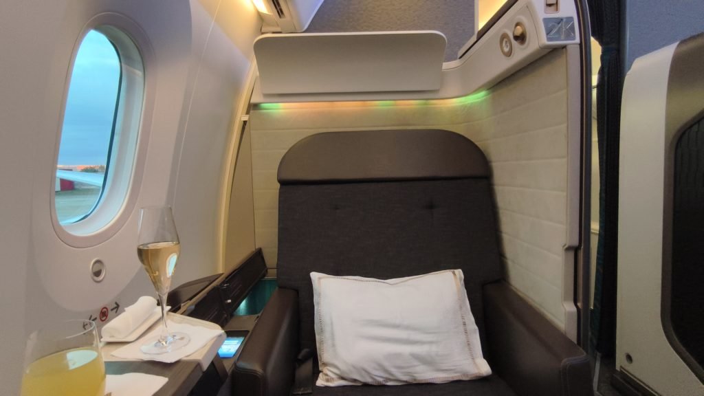 Oman Air First Class Suite 2K now Business Studio Oman Air First Class Suite 2K now Business Studio
