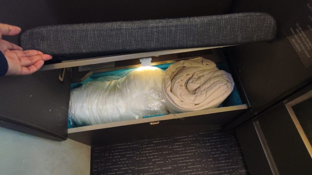 Oman Air Ottoman Bedding Oman Air Ottoman Bedding