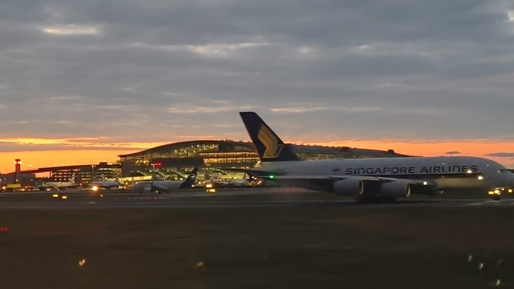 Singapore A380 Take off At Heathrow Singapore A380 Take off At Heathrow