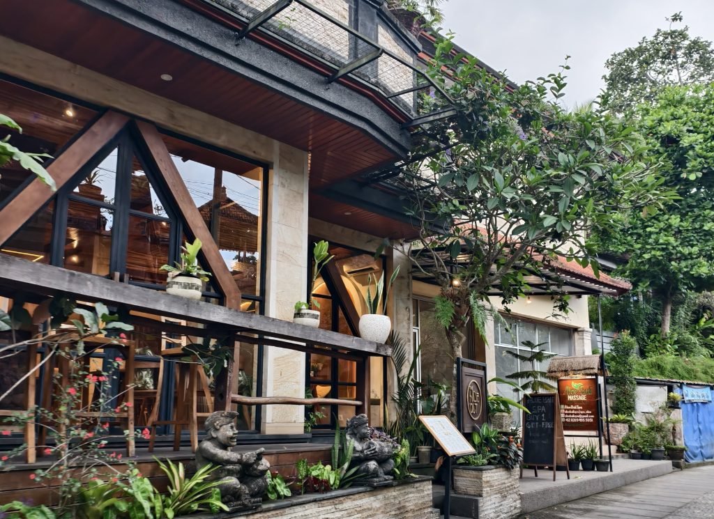 Cafe Resturants along Ubud Art Market