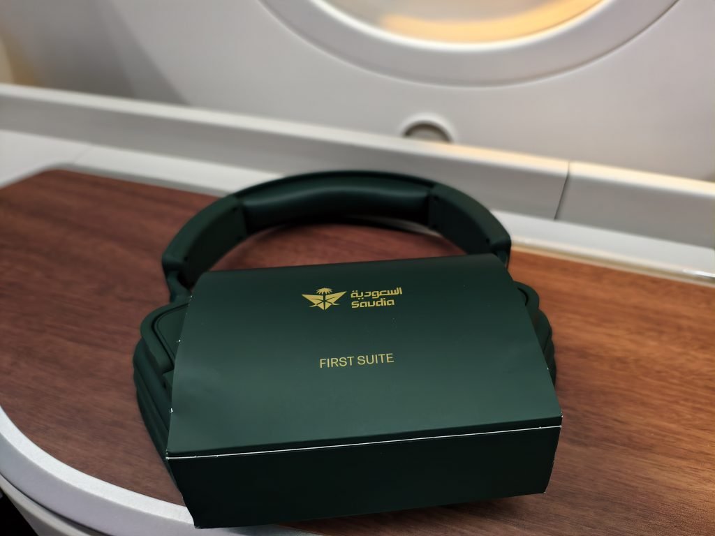 Headphones Saudia 787 Business Class Headphones Saudia 787 Business Class