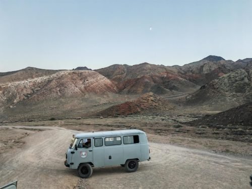 Charyn-Canon-with-Partial-Moon-and-Mountain-Backdrop